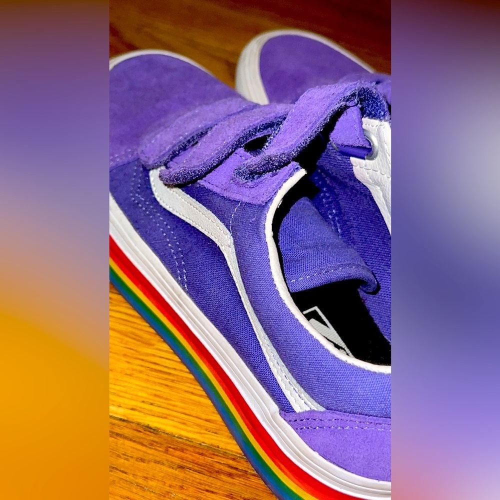 Vans Old Skool V Rainbow Platform 🌈 Women’s size 7 but could fit a 7 1/2.